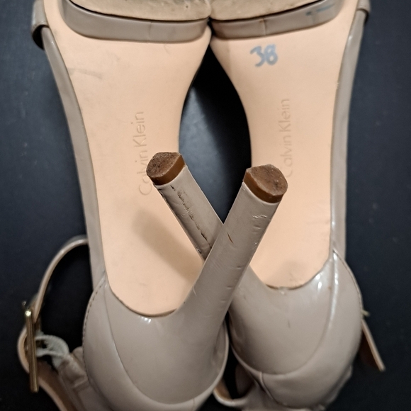 Calvin Klein Vivian Open Toe Sandal    Size 5 - Picture 9 of 10